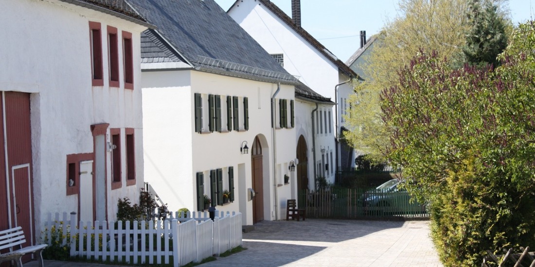 Liebevoll renovierte und hergerichtete alte Bauernhäuser befinden sich in der Hoxeler Dorfmitte.