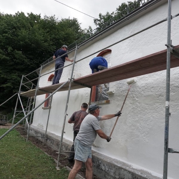 18.07.2020 - Anstreicharbeiten der Hauptfassade - 2-facher Anstrich