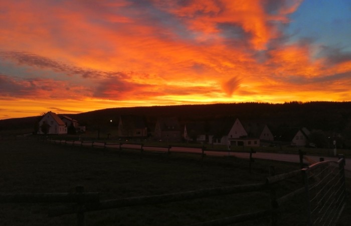 Morgenrot am 20.10.2020 - Blick vom Steinerhof (Foto: Matthias Decker), veröffentlicht: 22.10.2020