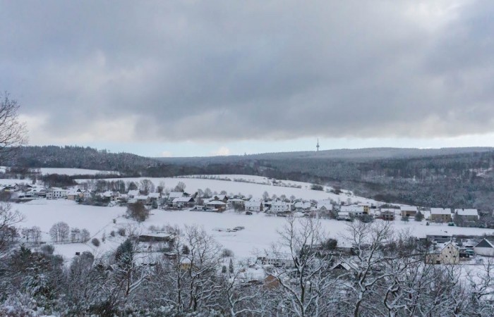 Blick auf Morscheid vom Wolzburger Kreuz